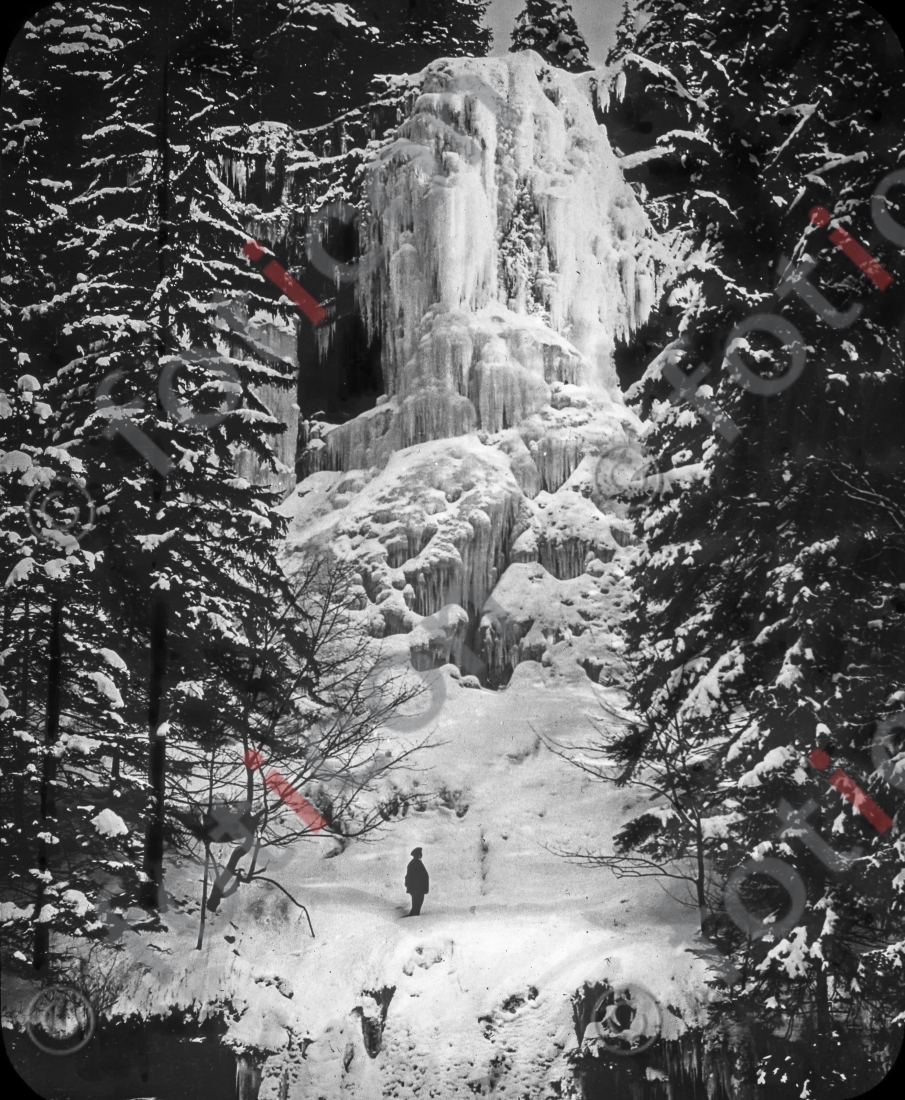 Romkerhaller Wasserfall I Romerkhall Waterfall - Foto foticon-simon-168-032-sw.jpg | foticon.de - Bilddatenbank für Motive aus Geschichte und Kultur